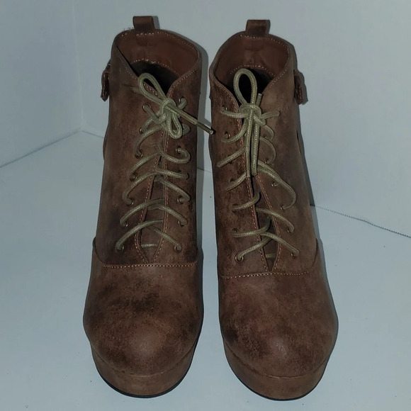 Hot Tomato Chunky Heel Lace Up Ankle Booties Size 9W - Picture 2 of 14